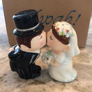 Bride & Groom salt n pepper shakers